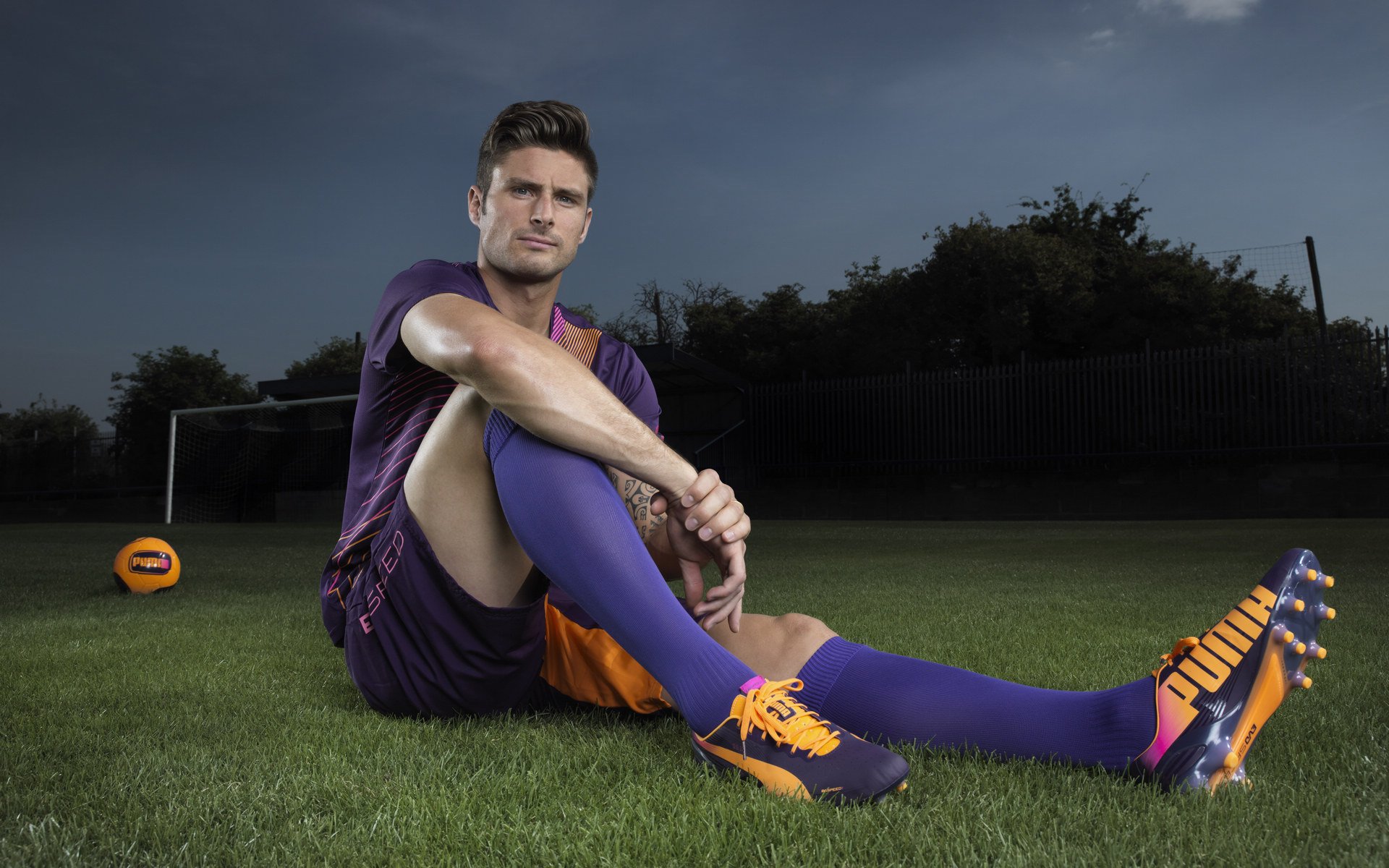 _高空极限跳伞表演：从云端俯瞰人生_，3.9万米高空极限跳伞视频